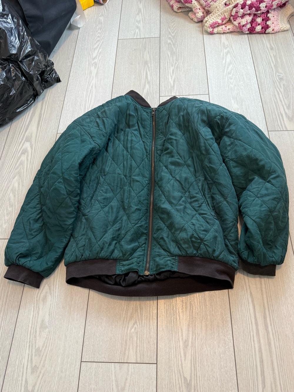 Vintage 100% silk bomber quilted jacket men’s large green black pockets classic
